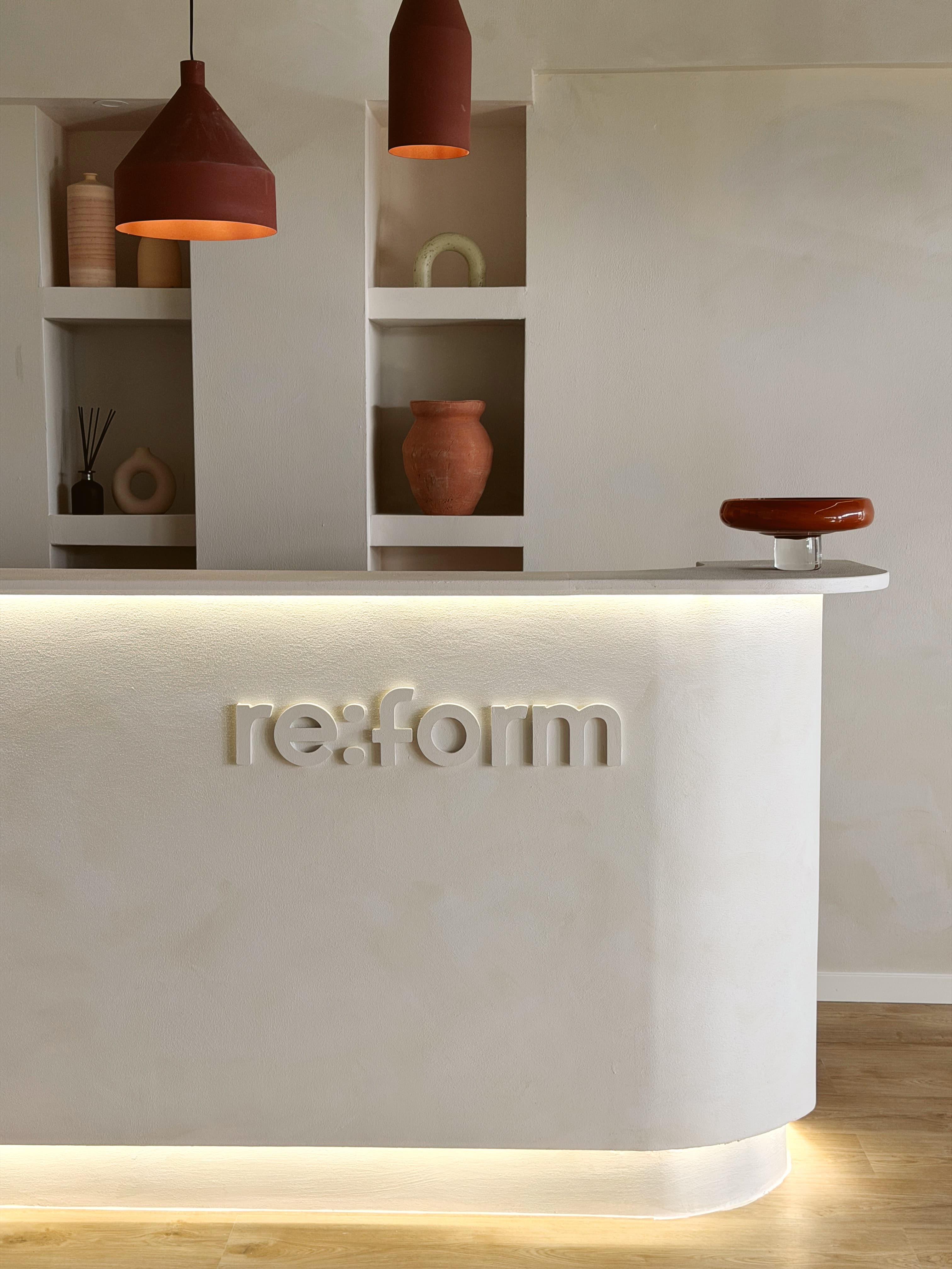 Detalhe do reformer com a marca re:form